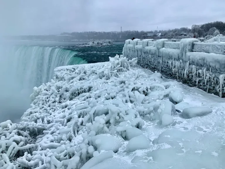 Discover the Enchanting Winter Beauty of Niagara Falls with Fly Limousine Services